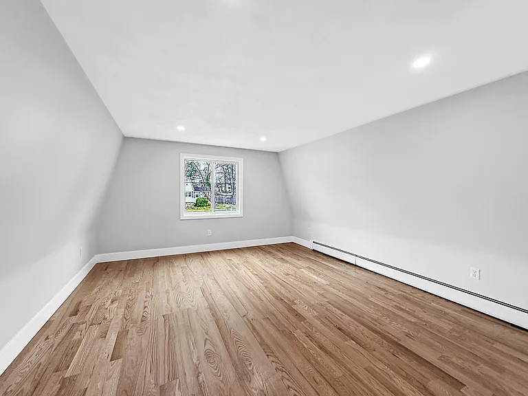 21 Burlington Rd — Photo 23