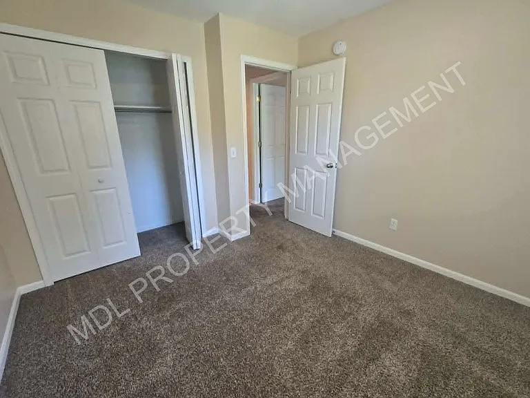 704 E Union St — Photo 3