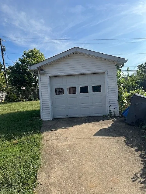 3 bed, 1100 sqft, $1,750 — Photo 3