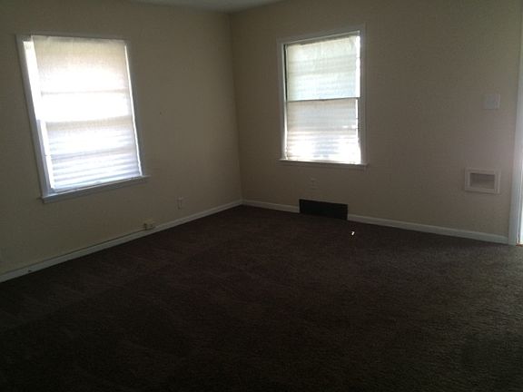 3rd image of 909 N Dearborn St