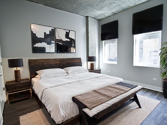 3rd image of 3817-45 N Broadway St #3833-318