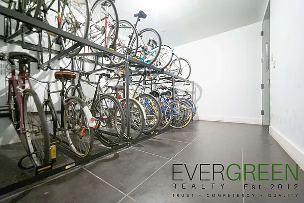 Rented by Evergreen Apartments BK | media 32