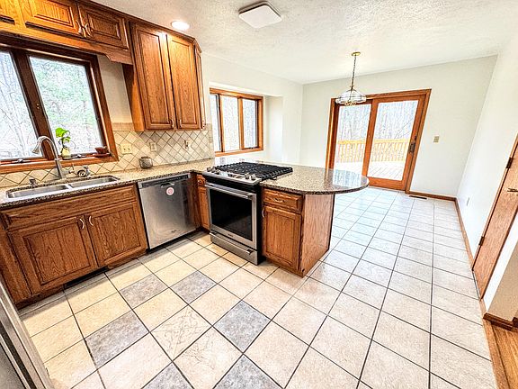 4th image of 19413 Golfview Dr
