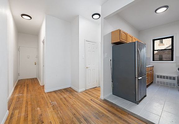 3rd image of 425 Prospect Pl APT 1A