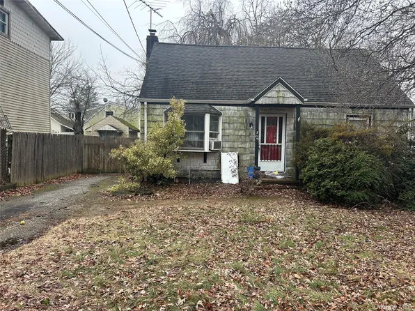 309 Depot Road, Huntington Station, NY 11746