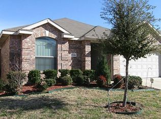 8049 Valley Crest Dr, Fort Worth, TX 76120