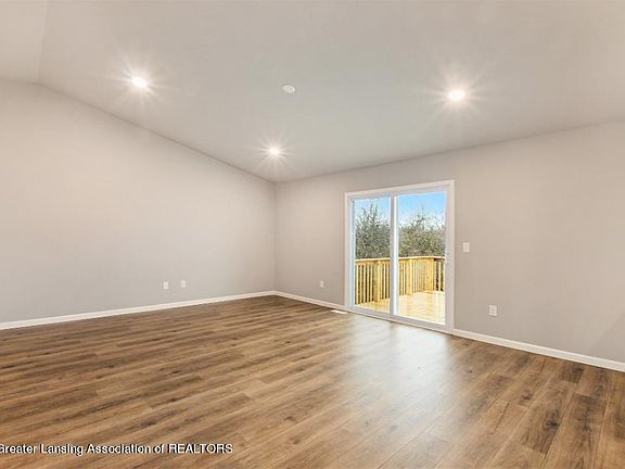 4th image of 4382 Sunset Dr