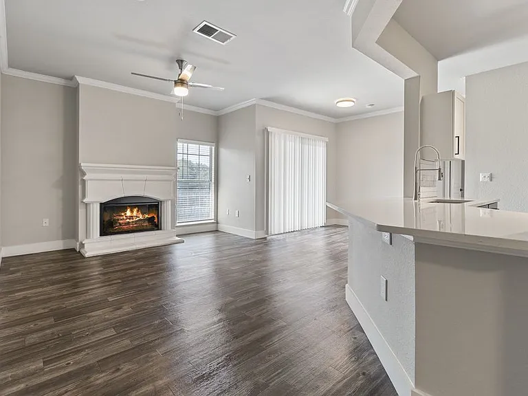Oakville Apartments — Photo 11