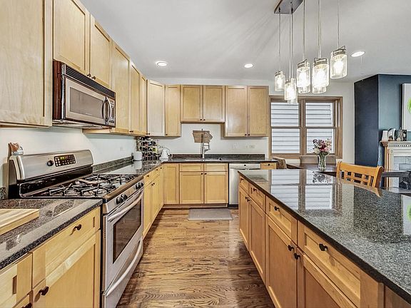 5th image of 1353 N Artesian Ave APT 1