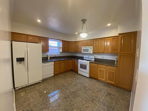 5th image of 38 1st St #2