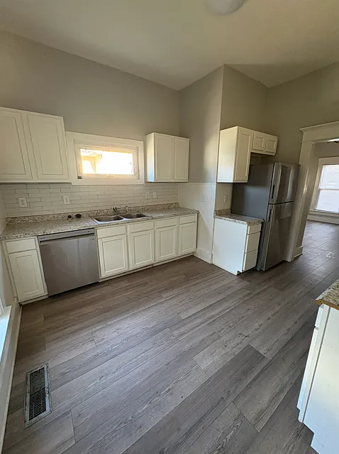 2 bed, 2.0 bath, 1172 sqft, $1,595 — Photo 2