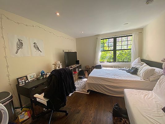 5th image of 306 W 22nd St APT 4C