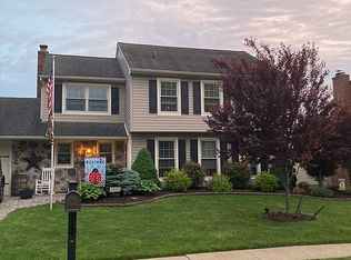 594 Fernwood Ln, Fairless Hills, PA 19030