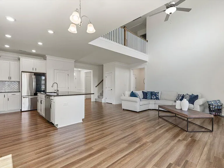 155 Bourne Dr — Photo 17