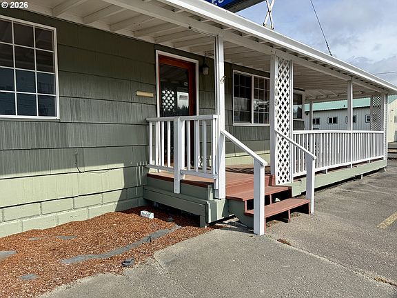 3rd image of 2091 Broadway Ave