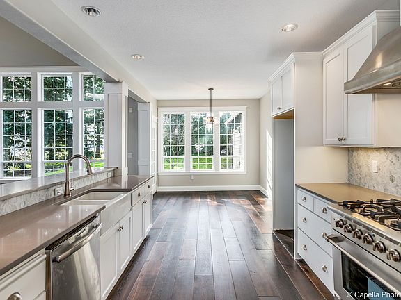 Gourmet kitchen 