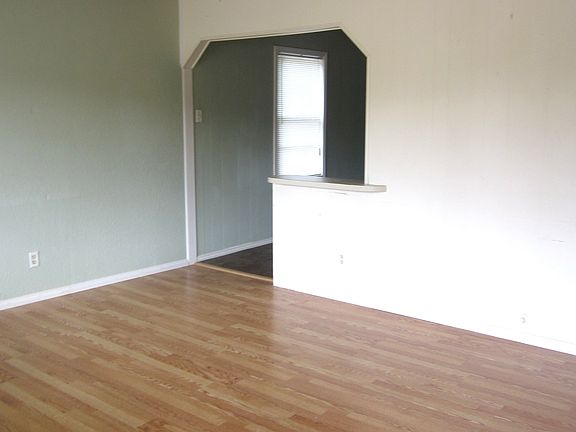 2nd image of 209 Collins Ave