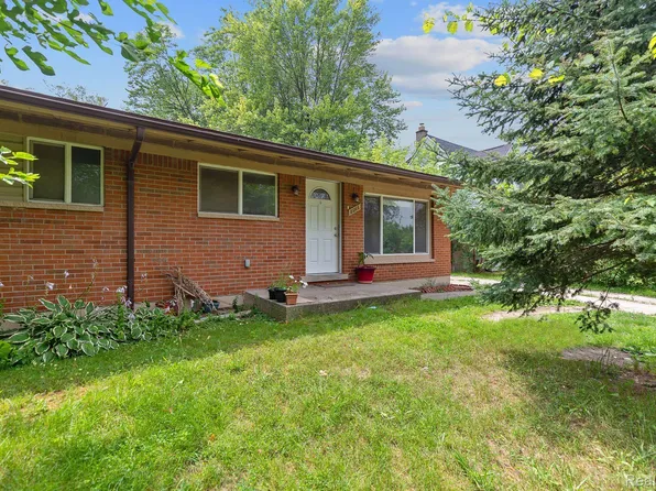8066 Dawn Dr, Sterling Heights, MI 48314