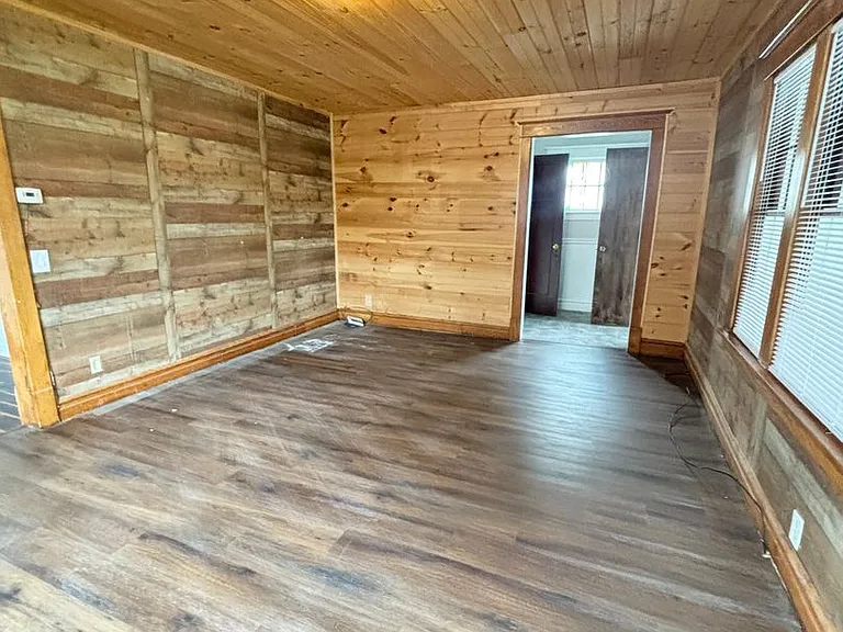 715 W Court St — Photo 25