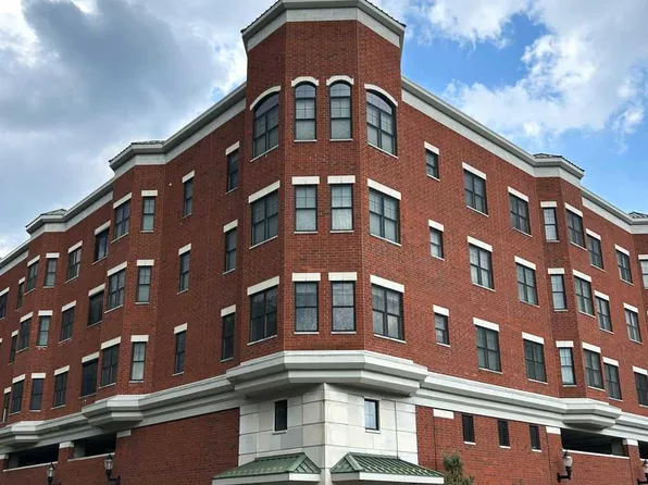 600 Albert Ave APT 310, East Lansing, MI 48823