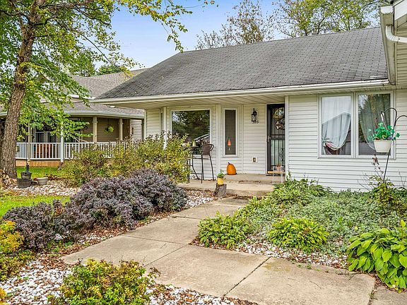 2nd image of 323 Candlewick Dr SE