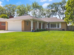 4749 Bobolink Ter, Skokie, IL 60076