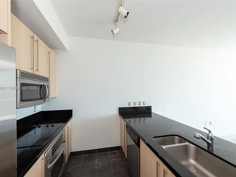 79 SW 12th St #1105 — Photo 7