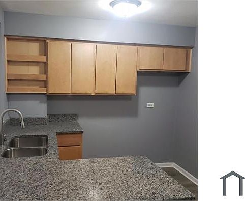 4th image of 7706 S Jeffery Blvd APT 2E