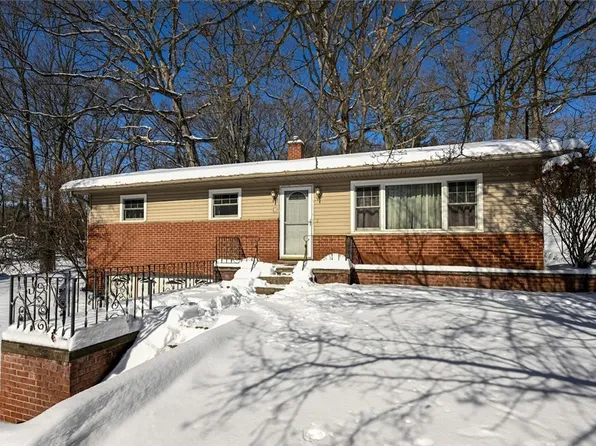 277 Lake Front Dr, Akron, OH 44319