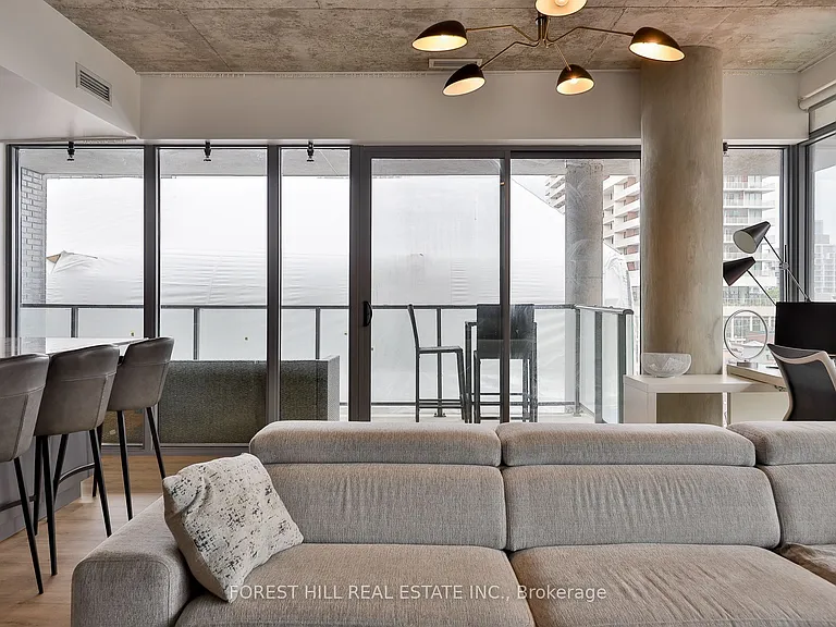 95 Bathurst St #522 — Photo 18