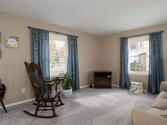 4th image of 71 Millbrook Dr