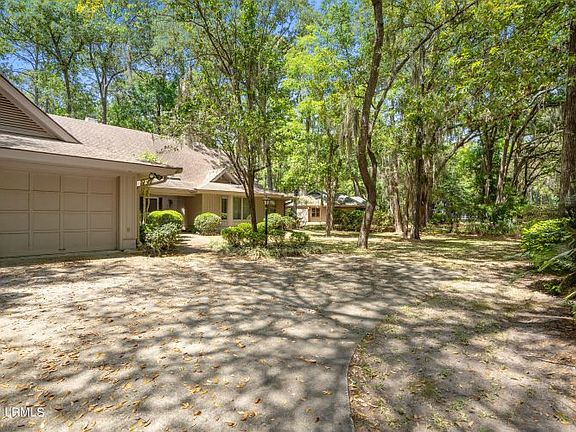4th image of 45 Crooked Pond Dr