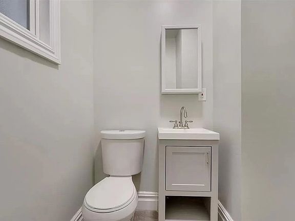5th image of 202 Clinton Ave #2