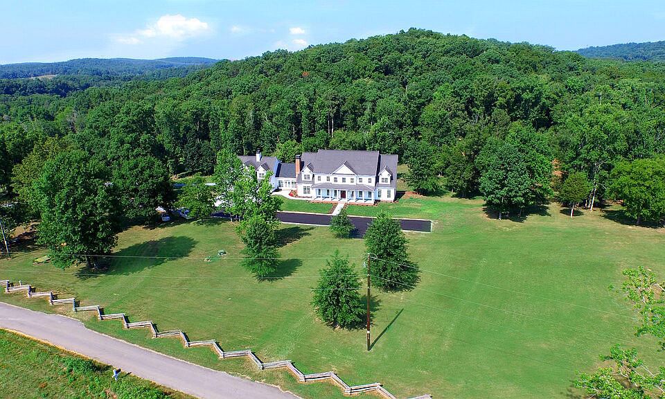 Main Estate on 158 Acres