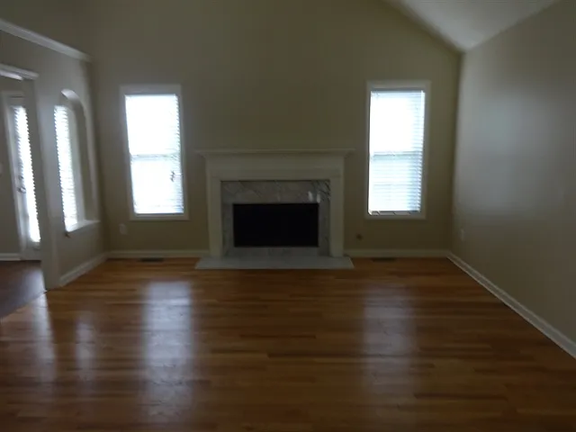 4 bed, 2.5 bath, 1474 sqft, $2,155 — Photo 2