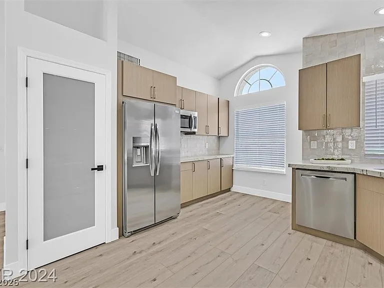 8 Barton Spring Cir — Photo 7