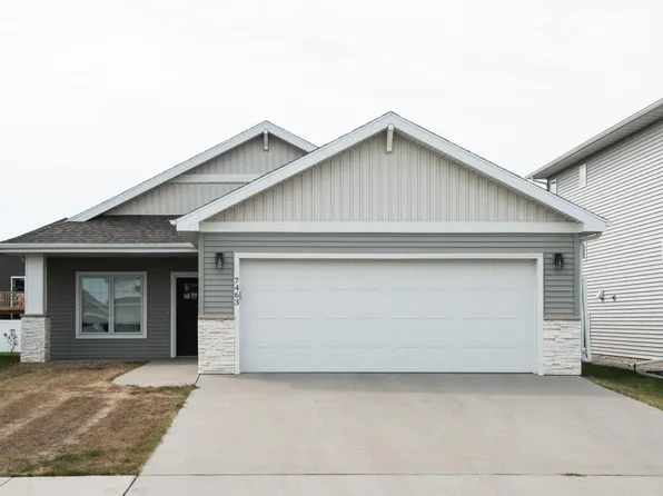 7463 17th St S, Fargo, ND 58104
