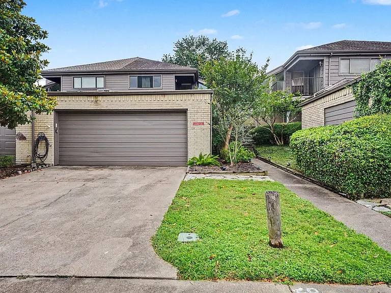 18242 Lakeside Ln — Photo 1