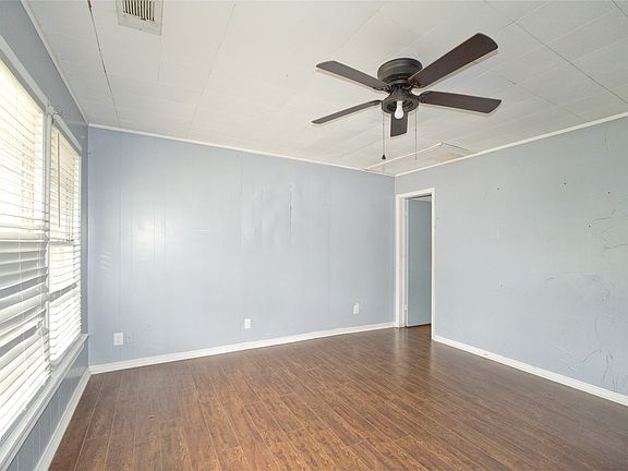 2nd image of 1429 S Elm St