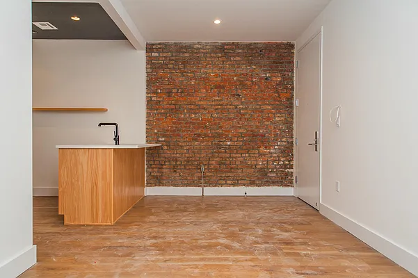 Rented by Nooklyn NYC LLC | media 31