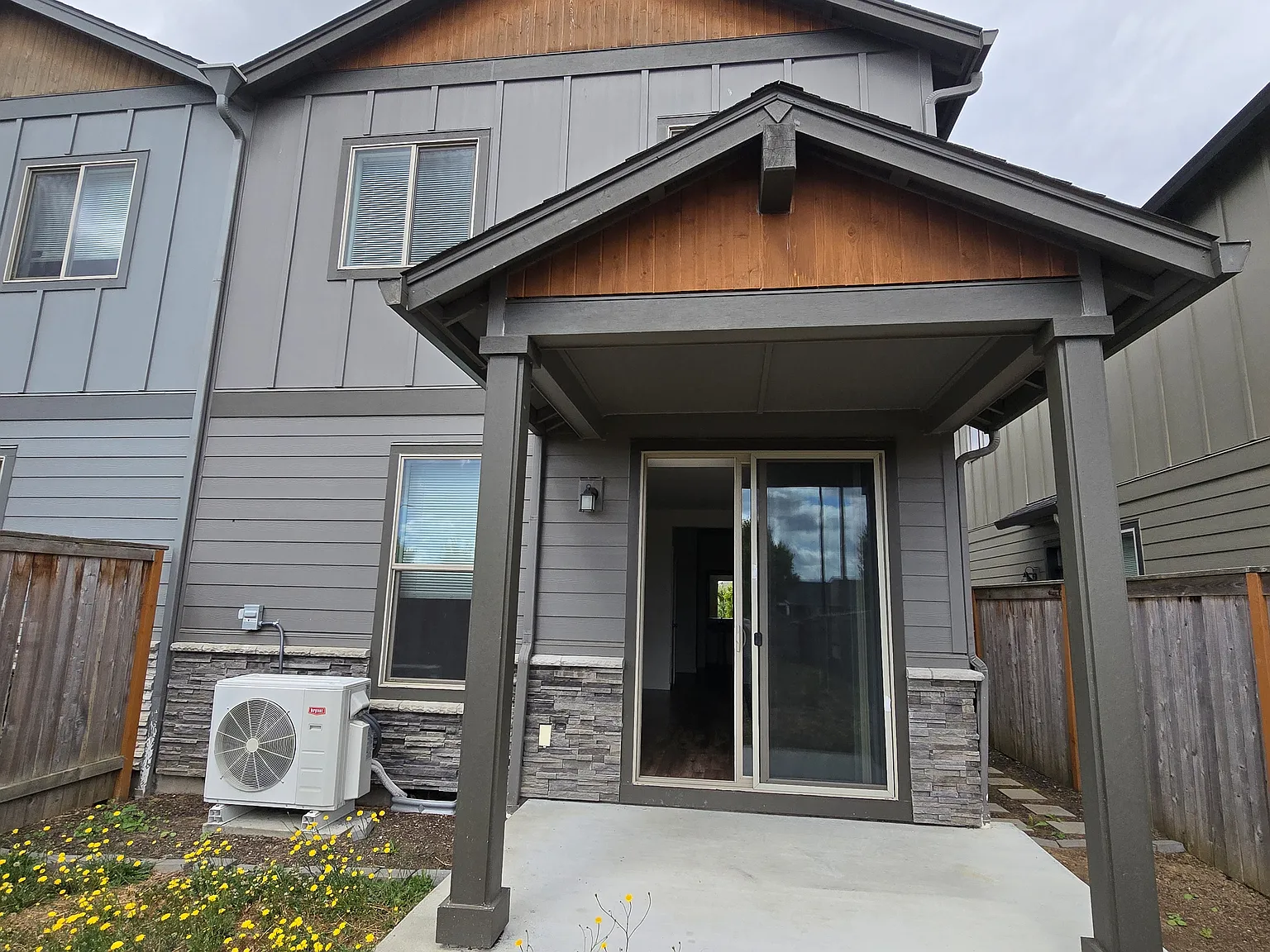 3 bed, 2.5 bath, 1854 sqft, $2,495 — Photo 2