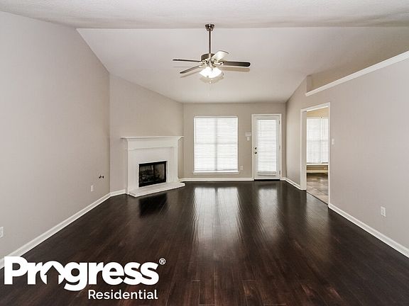 3rd image of 10911 Oak Leaf Dr