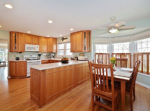 5th image of 1046 Wheaton Oaks Dr #0