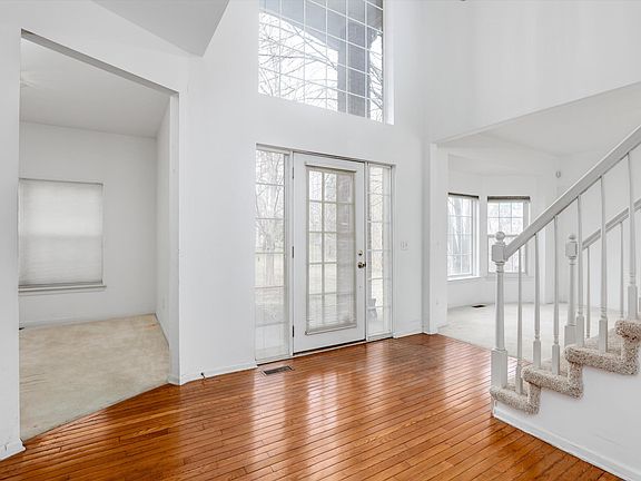 3rd image of 27294 Rosewood Ct