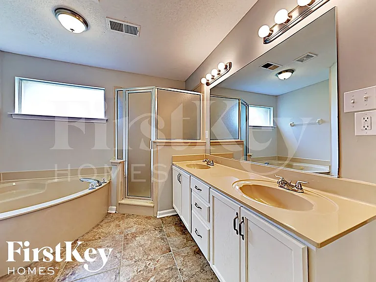 1116 Berkshire Cir — Photo 13