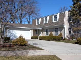 1005 W Cypress Dr, Arlington Heights, IL 60005