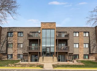 1482 Stonebridge Cir APT C3, Wheaton, IL 60189