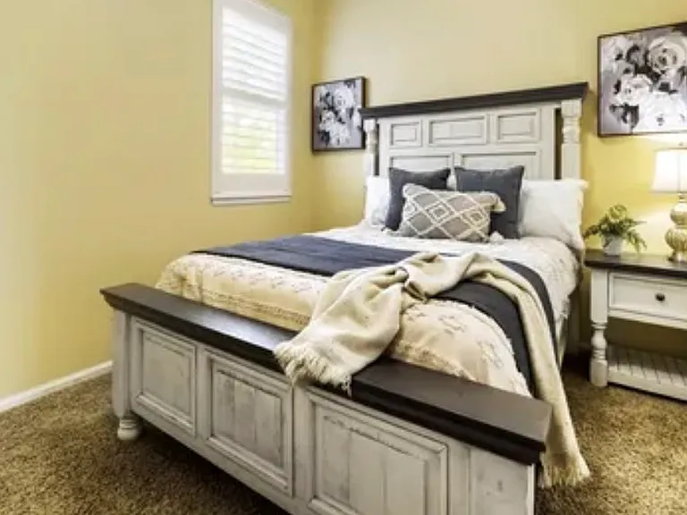 Spare bedroom.