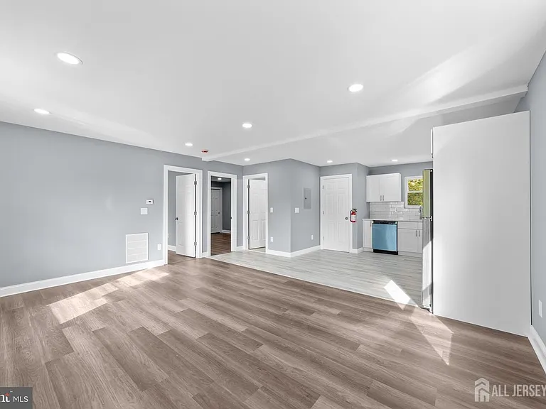 245 William St #C — Photo 2