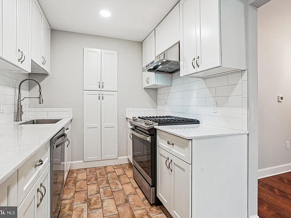 3rd image of 214 Park Terrace Ct SE APT 88